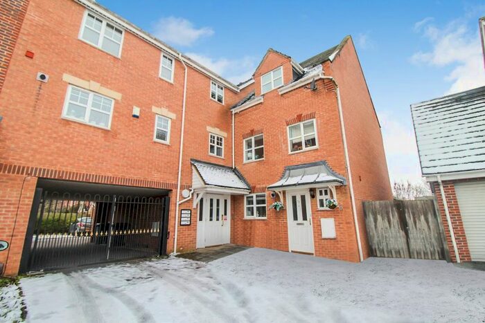 4 Bedroom Semi-Detached House To Rent In Haynes Road, Elstow, Bedford MK42