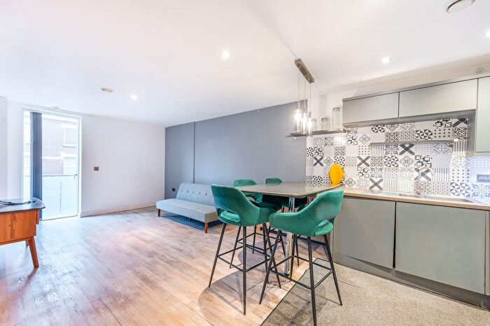 2 Bedroom Flat To Rent In Banister Road, Kensal Green, London, W10