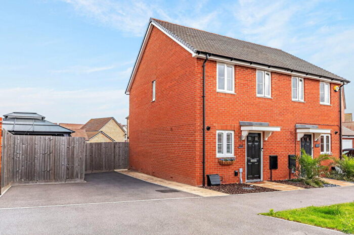 2 Bedroom Semi-Detached House For Sale In Horseshoe Crescent, Wixams, MK45