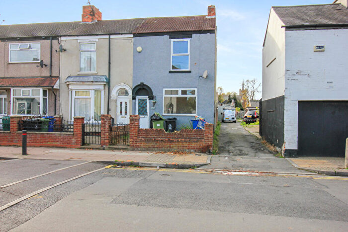 3 Bedroom Terraced House For Sale In Heneage Road, Grimsby, DN32