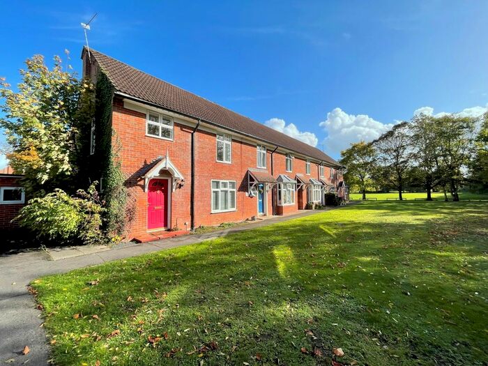 3 Bedroom Terraced House To Rent In Valon Road, Arborfield, Reading, RG2