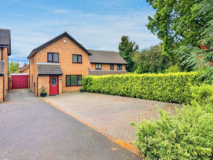 4 Bedroom Detached House For Sale In The Avenue, Cliftonville, Northampton, NN1