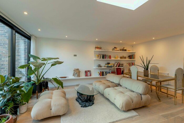 2 Bedroom Property To Rent In Brinkworth Way, Hackney Wick, E9