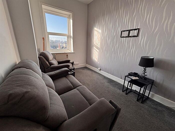 1 Bedroom Flat To Rent In South Street, Eastbourne, BN21