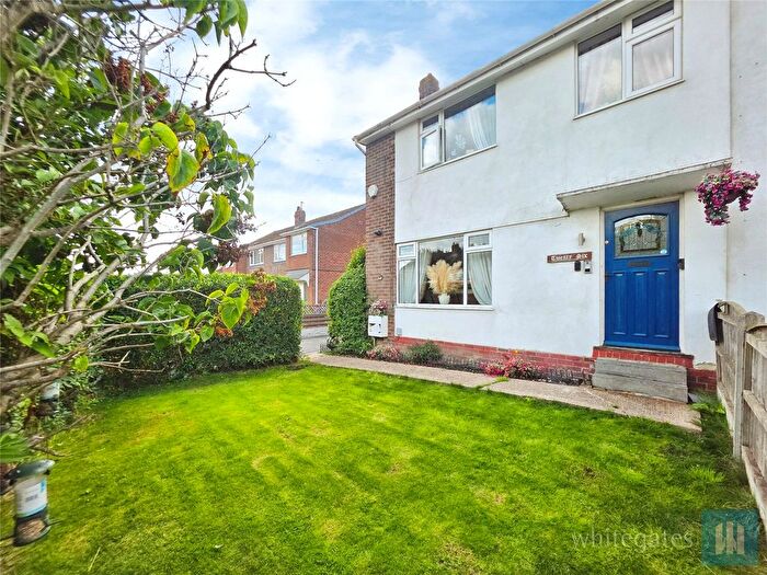 3 Bedroom Semi-Detached House For Sale In Woodkirk Gardens, Dewsbury, WF12