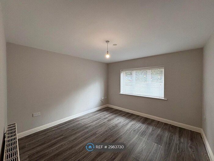 2 Bedroom Flat To Rent In Wimborne Road, Bournemouth, BH11