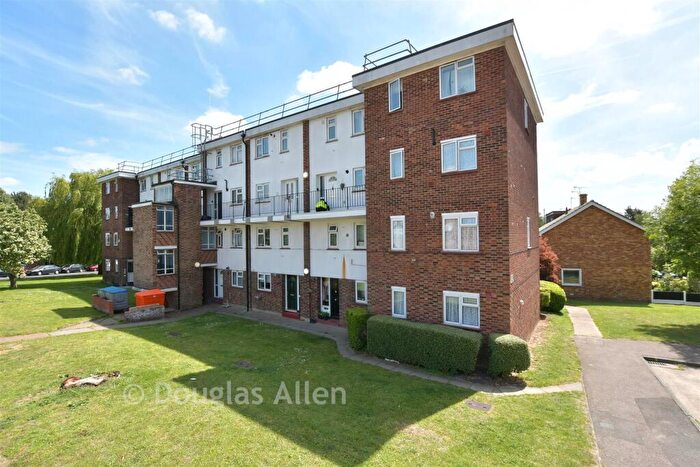 2 Bedroom Maisonette For Sale In Victor Approach, Hornchurch, Essex, RM12