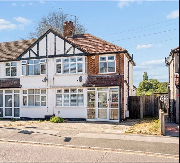 3 Bedroom End Terrace House For Sale In Barton Way, Croxley Green, Rickmansworth, Herts, WD3