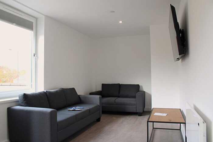 5 Bedroom Flat To Rent In Lower Bristol Road, Bath, BA2