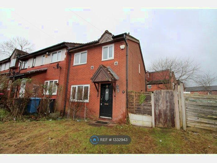 3 Bedroom Semi-Detached House To Rent In Ralston Close, Salford, M7