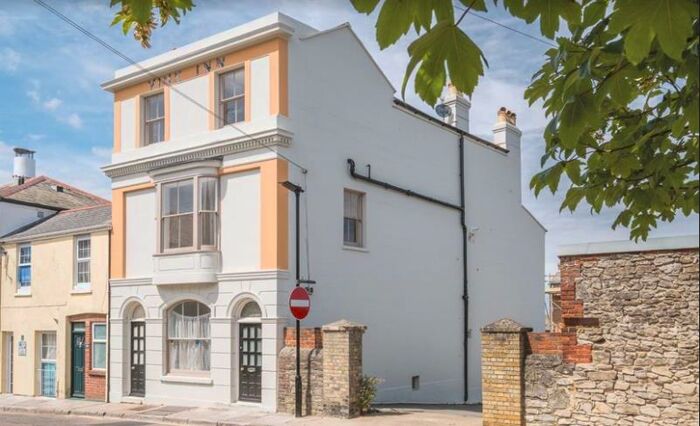 6 Bedroom Semi-Detached House To Rent In Castle Street, Ryde, PO33