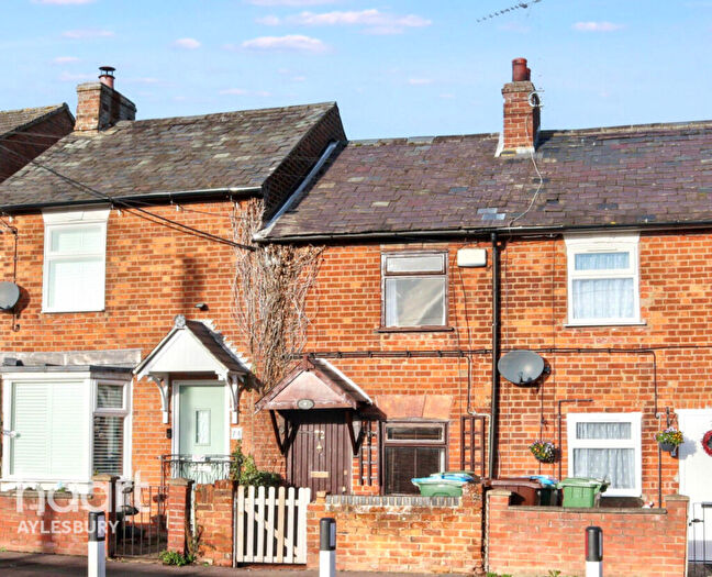 2 Bedroom Cottage For Sale In Weston Road, Aylesbury, HP22