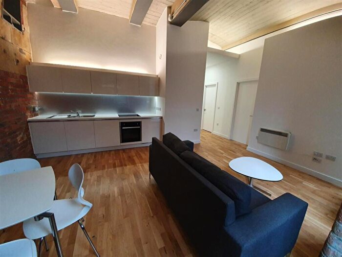 1 Bedroom Flat To Rent In Lilycroft Road, Bradford, BD9