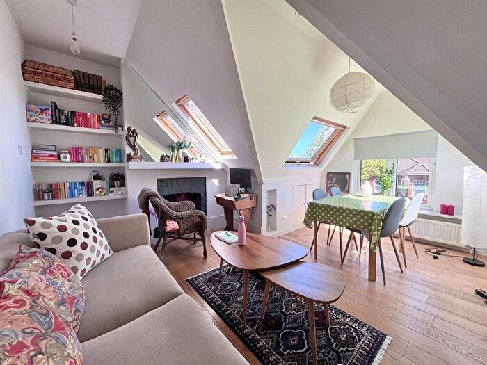 1 Bedroom Flat To Rent In Walm Lane, Willesden Green, NW2