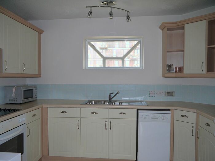 1 Bedroom Flat To Rent In Gloucester Square, London, E2