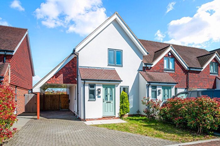 2 Bedroom End Of Terrace House For Sale In Hayward Mews, Lingfield, RH7