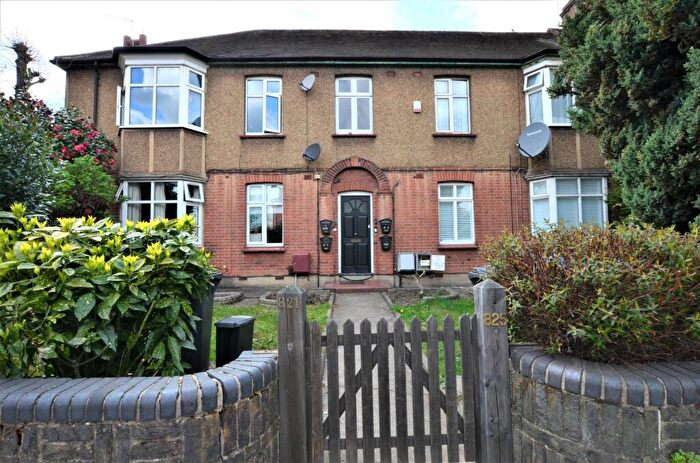 2 Bedroom Maisonette To Rent In Green Lanes, N21