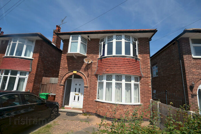 3 Bedroom Detached House To Rent In Russell Avenue, Wollaton, NG8