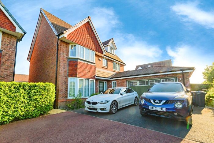 5 Bedroom Detached House For Sale In Hawthorn Way, Worsley, Manchester, Greater Manchester, M28