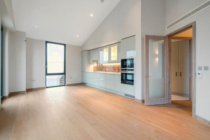 2 Bedroom Flat To Rent In Drapers Yard, London, SW18