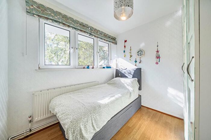 3 Bedroom Flat For Sale In Portobello Road, London, W10