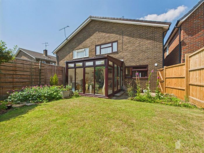 3 Bedroom Semi-Detached House For Sale In Hollyshaws, Stevenage, SG2