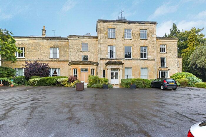 2 Bedroom Flat For Sale In Chesterton Lane, Cirencester, Gloucestershire, GL7