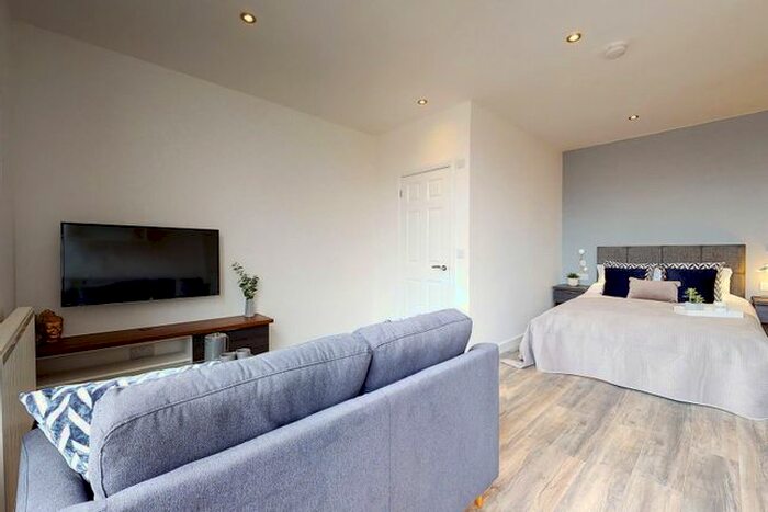 Studio To Rent In Flat, Hyde Terrace #, LS2