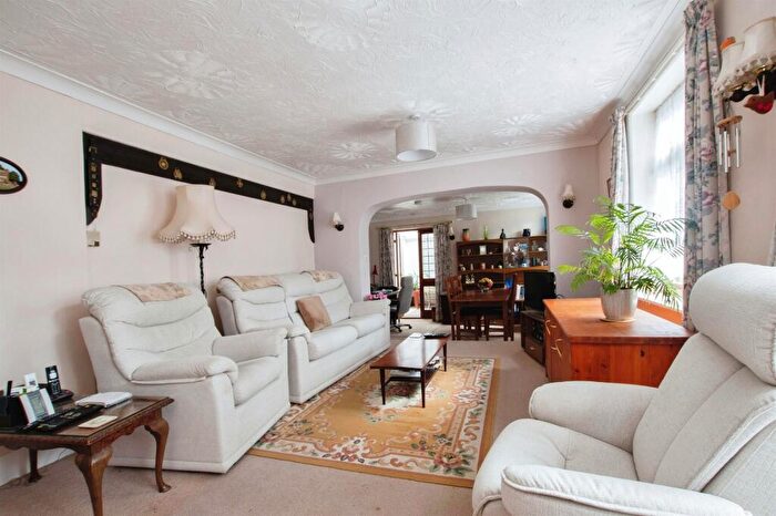 3 Bedroom Detached House For Sale In Wood Lane, Bournemouth, BH11