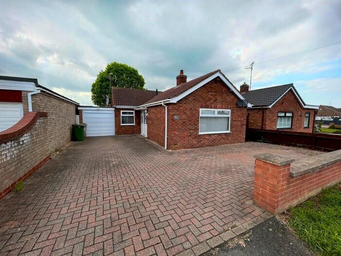 3 Bedroom Bungalow To Rent In Ellwood Avenue, Stanground, Peterborough, PE2