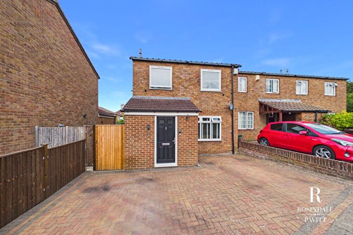 3 Bedroom End Of Terrace House For Sale In Cobham Close, Wallington, SM6