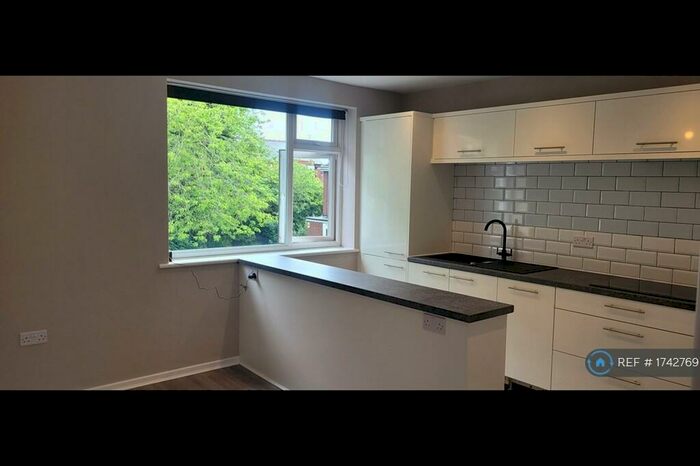 2 Bedroom Flat To Rent In Woodsmoor Lane, Stockport, SK2