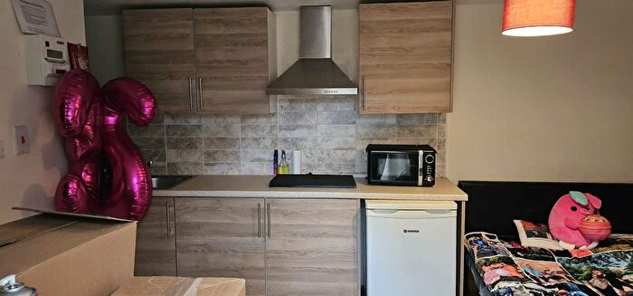 Studio To Rent In Crawley Road, Luton, LU1