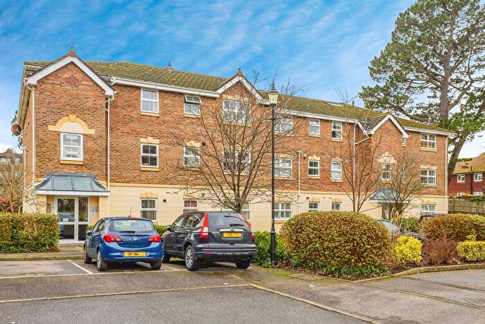 2 Bedroom Flat For Sale In Heath Road, Haywards Heath, RH16