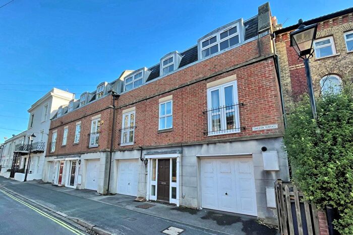 2 Bedroom Flat For Sale In Gwessin Terrace, Queens Road, Gosport, PO12