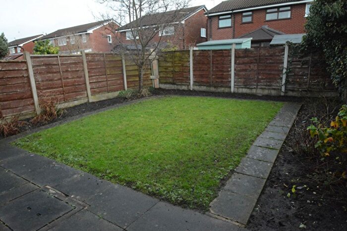 2 Bedroom Semi-Detached House For Sale In Linnet Close, Audenshaw, M34
