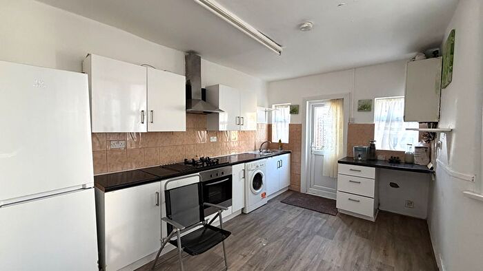 4 Bedroom Terraced House To Rent In Fourth Avenue, London, E12