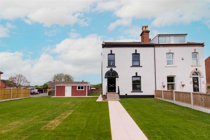 4 Bedroom Semi-Detached House For Sale In Leeds Road, Methley, Leeds, LS26