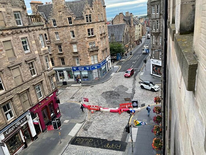 4 Bedroom Flat To Rent In Worlds End Close, Old Town, Edinburgh, EH1