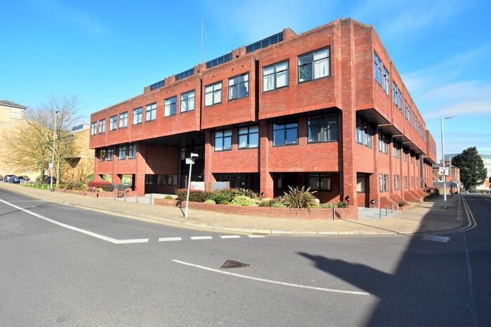 Studio To Rent In Flowers Way, Luton, Bedfordshire, LU1