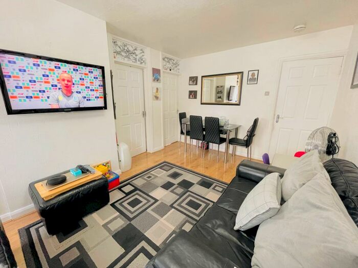 2 Bedroom Flat To Rent In Jones Road, E13