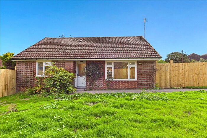 2 Bedroom Bungalow For Sale In Hampton Road, Newbury, Berkshire, RG14