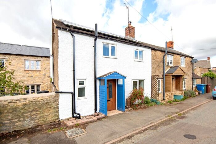 2 Bedroom Terraced House To Rent In Somerton Road, OX25