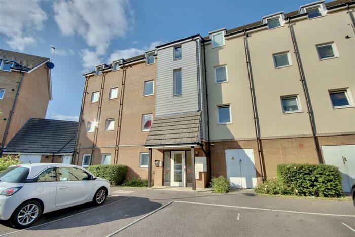 2 Bedroom Flat To Rent In Tudor Crescent, Portsmouth, PO6