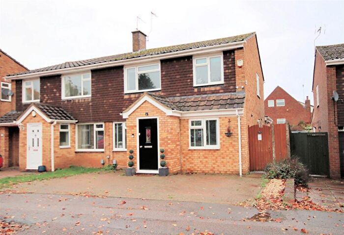 4 Bedroom Semi-Detached House For Sale In Meadow Road, Toddington, Dunstable, LU5