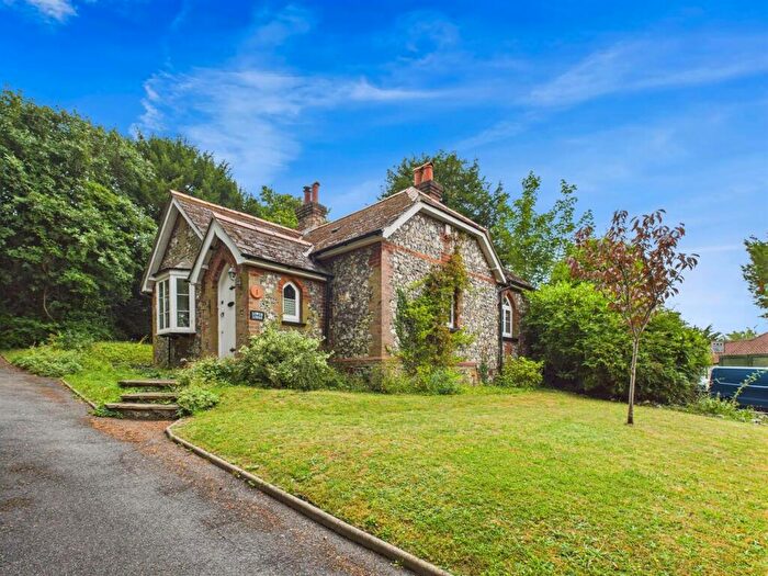 3 Bedroom Detached Bungalow For Sale In Coulsdon Road, Coulsdon, CR5