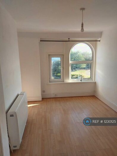 1 Bedroom Flat To Rent In South Terrace, Littlehampton, BN17