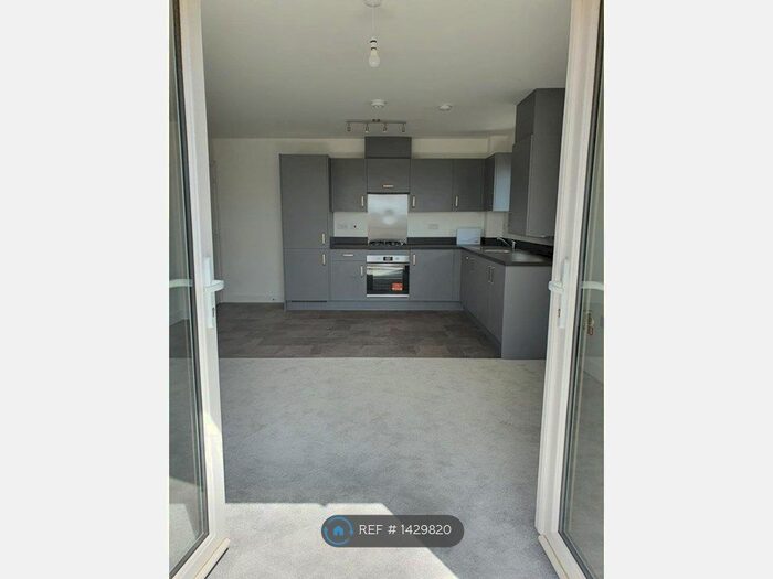 2 Bedroom Flat To Rent In Bolton Drive, Shinfield, Reading, RG2