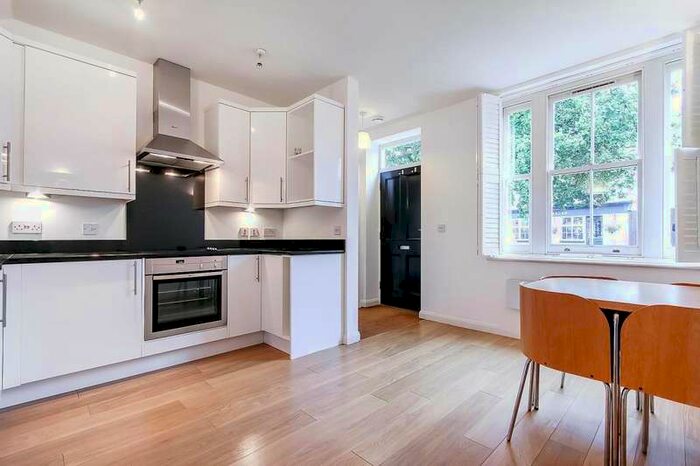 1 Bedroom Flat To Rent In Worple Way, Richmond, Surrey, TW10