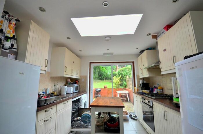 5 Bedroom Semi-Detached House To Rent In Lodgehill Road Selly Oak, Birmingham B29